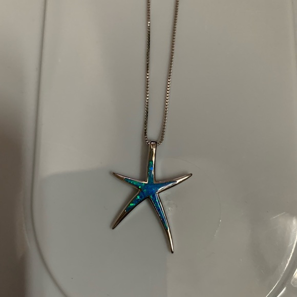 NWOT Starfish necklace - Picture 2 of 3